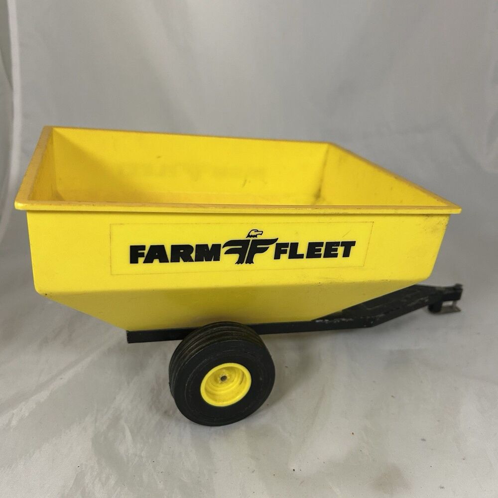 Mills Fleet Farm Farm Toy Spreader Trailer Manure Wagon Collectible
